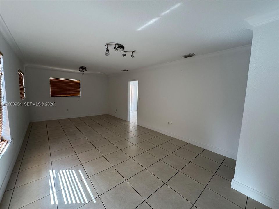 For Sale: $555,000 (4 beds, 1 baths, 1390 Square Feet)