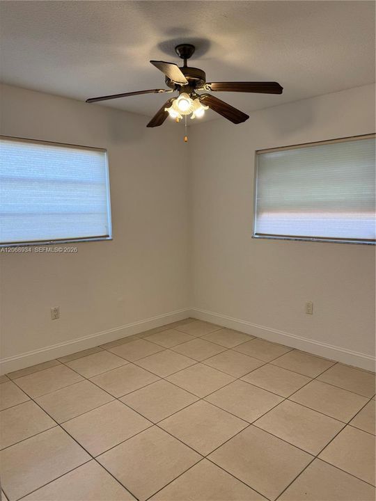 For Sale: $555,000 (4 beds, 1 baths, 1390 Square Feet)