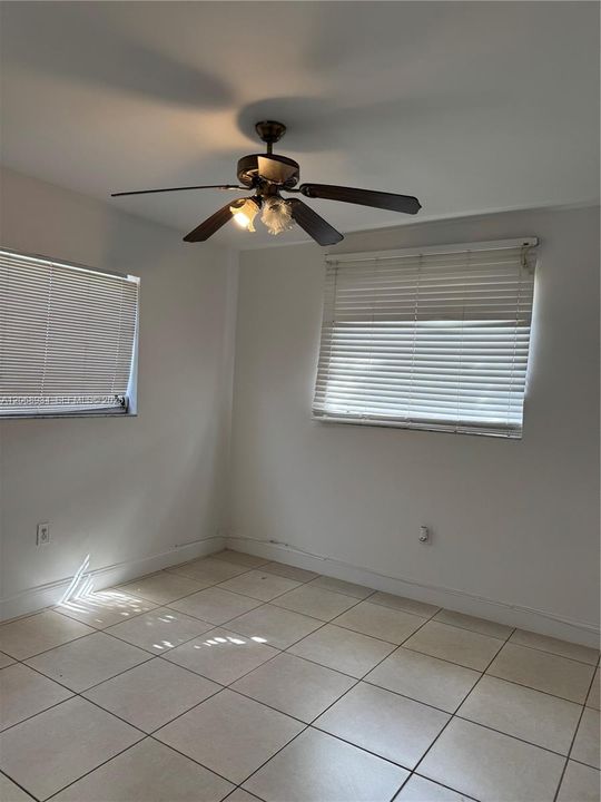 For Sale: $555,000 (4 beds, 1 baths, 1390 Square Feet)