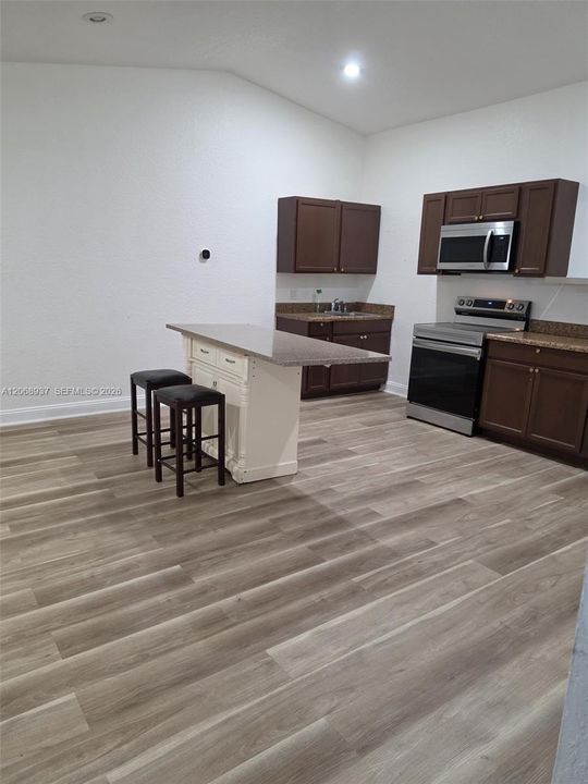 For Rent: $2,600 (2 beds, 1 baths, 1338 Square Feet)
