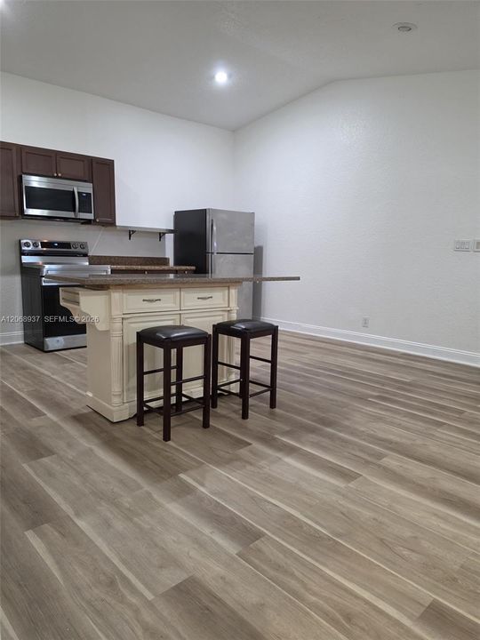 For Rent: $2,600 (2 beds, 1 baths, 1338 Square Feet)