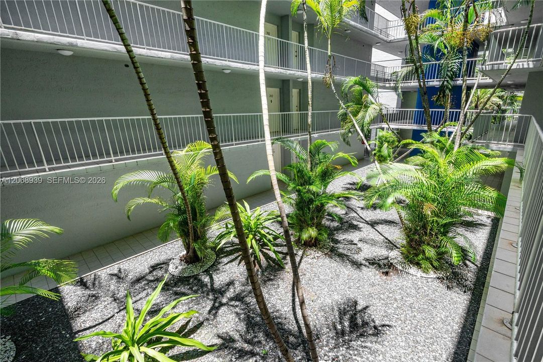 For Sale: $305,000 (2 beds, 2 baths, 1050 Square Feet)