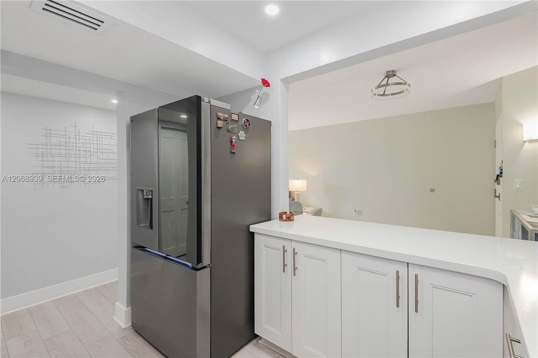 For Sale: $305,000 (2 beds, 2 baths, 1050 Square Feet)