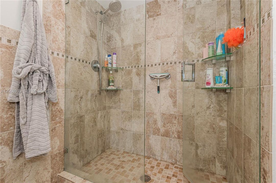 For Sale: $305,000 (2 beds, 2 baths, 1050 Square Feet)