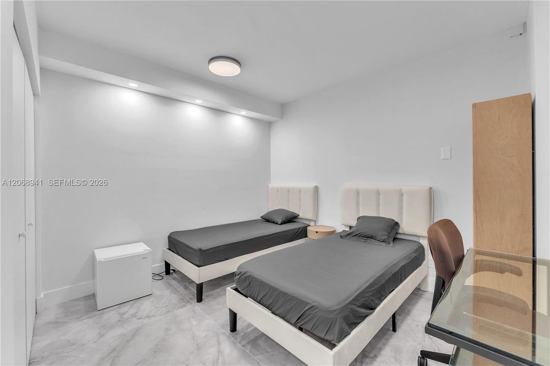 For Rent: $4,900 (2 beds, 2 baths, 1763 Square Feet)