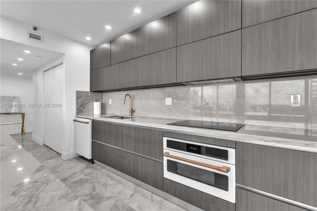 For Rent: $4,900 (2 beds, 2 baths, 1763 Square Feet)