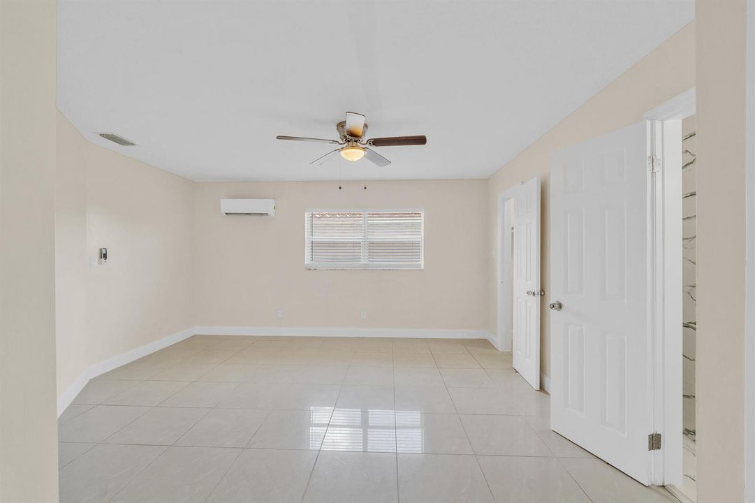 14 Primary Bedroom Suite B (1)