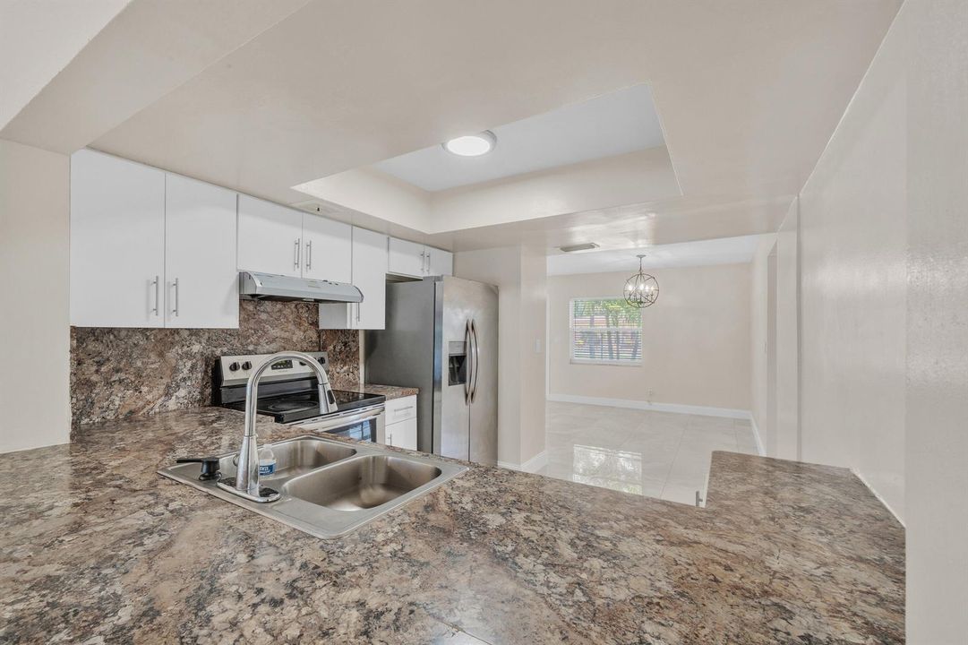 16 Kitchen (2)