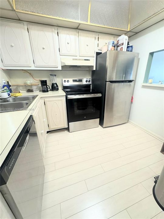 For Rent: $1,500 (1 beds, 1 baths, 720 Square Feet)