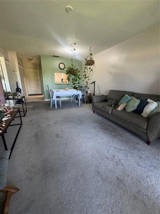 For Rent: $1,500 (1 beds, 1 baths, 720 Square Feet)