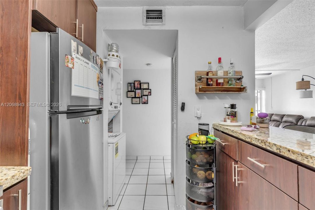 For Sale: $280,000 (2 beds, 2 baths, 1120 Square Feet)