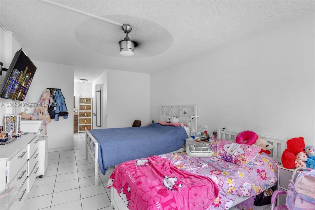 For Sale: $280,000 (2 beds, 2 baths, 1120 Square Feet)