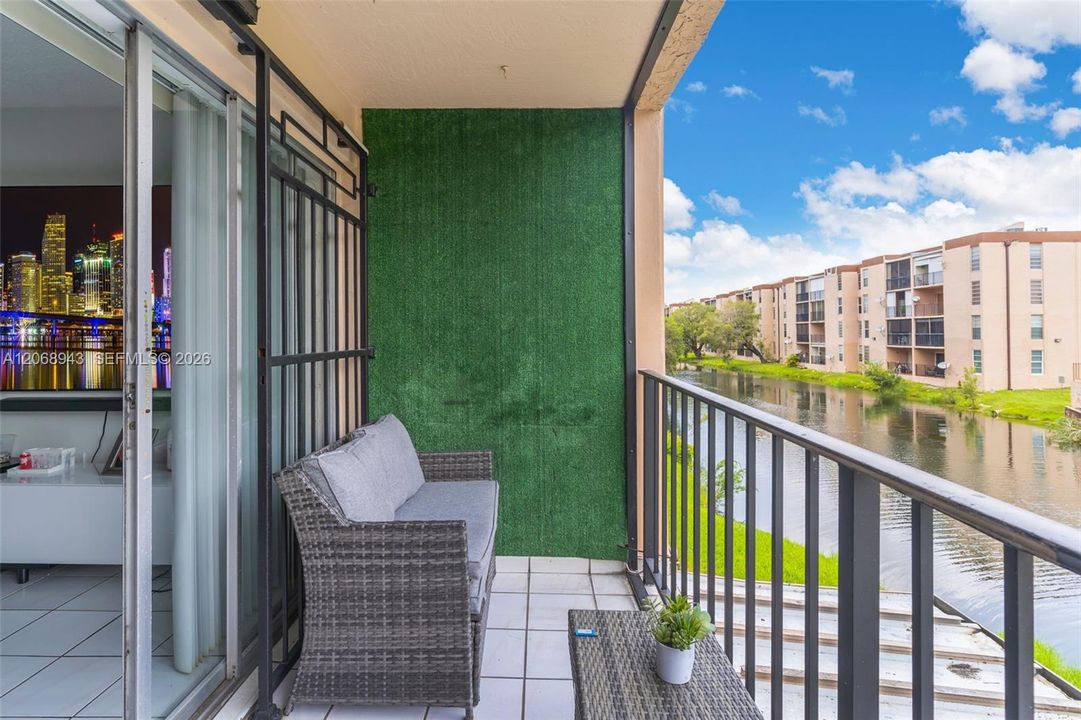 For Sale: $280,000 (2 beds, 2 baths, 1120 Square Feet)