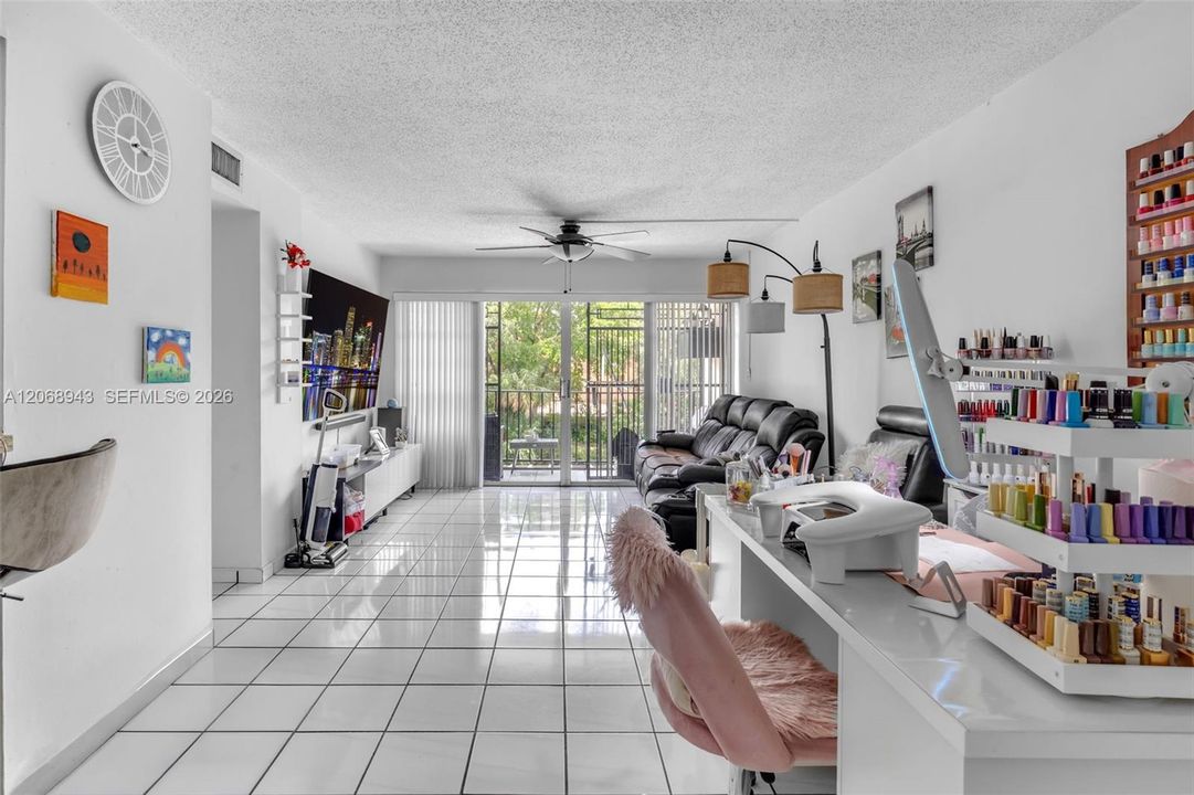 For Sale: $280,000 (2 beds, 2 baths, 1120 Square Feet)