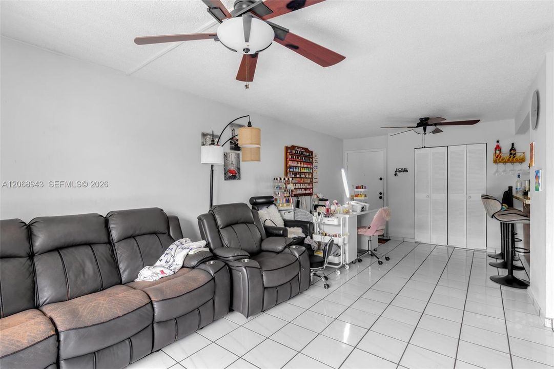 For Sale: $280,000 (2 beds, 2 baths, 1120 Square Feet)