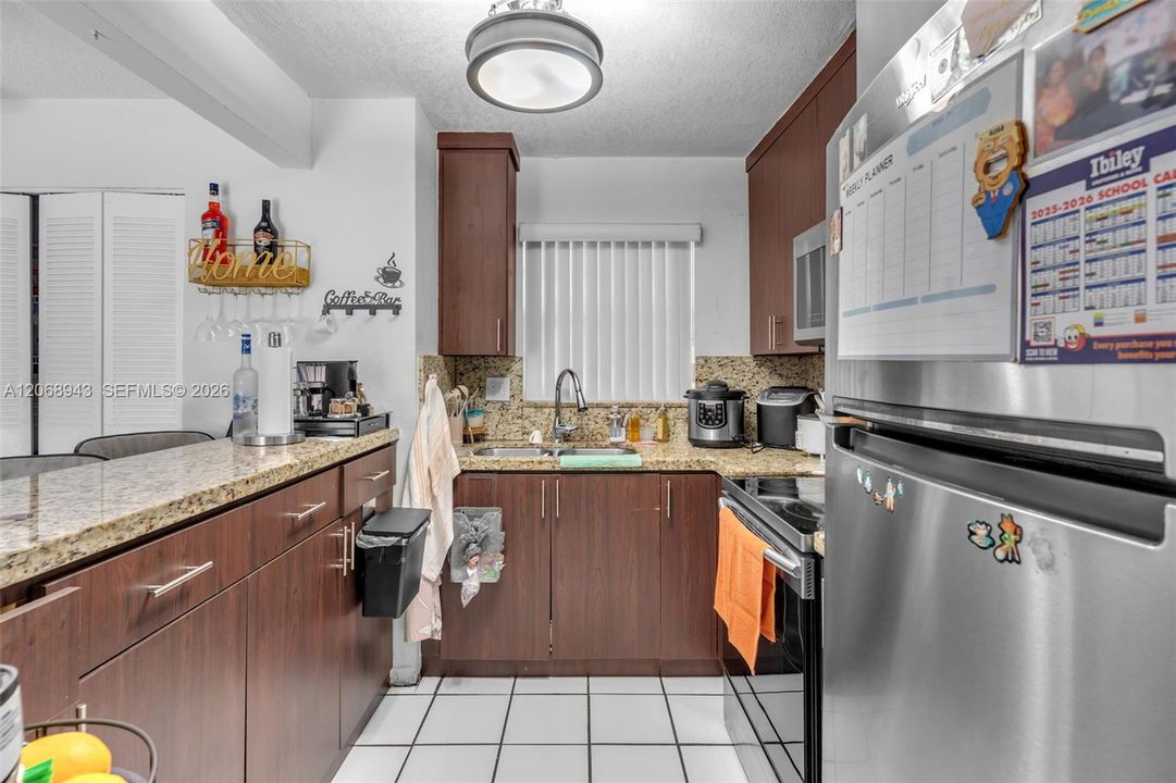 For Sale: $280,000 (2 beds, 2 baths, 1120 Square Feet)