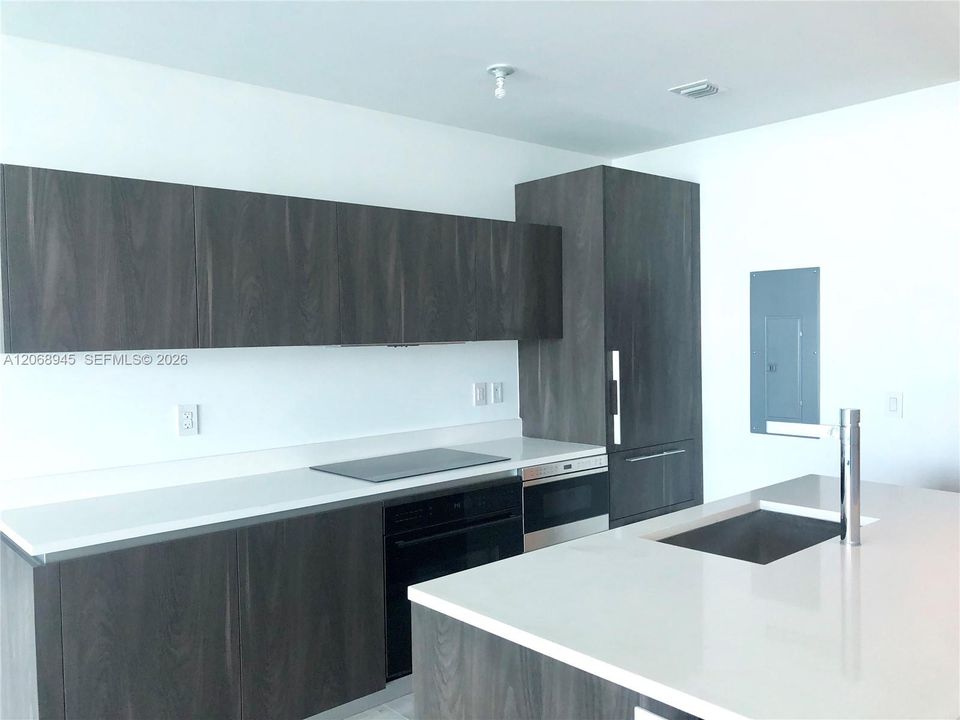 Active With Contract: $6,500 (2 beds, 2 baths, 1057 Square Feet)