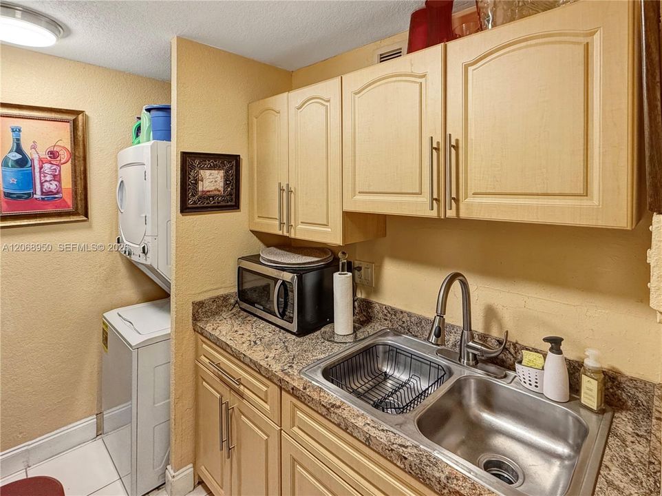 For Sale: $175,000 (2 beds, 2 baths, 768 Square Feet)