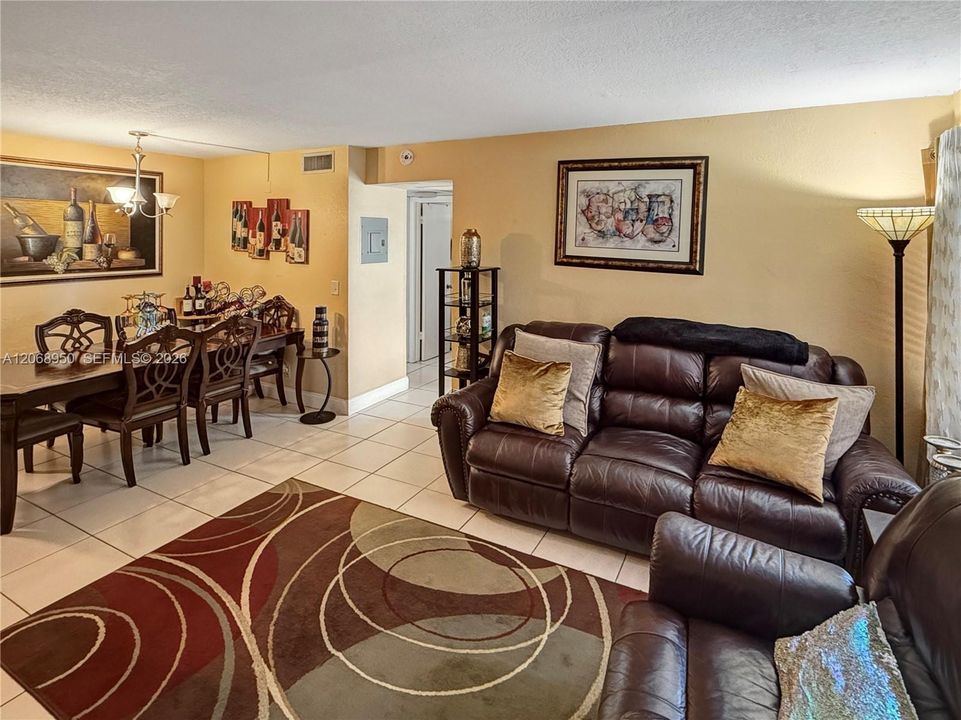 For Sale: $175,000 (2 beds, 2 baths, 768 Square Feet)