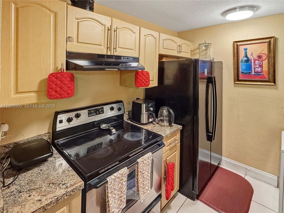 For Sale: $175,000 (2 beds, 2 baths, 768 Square Feet)