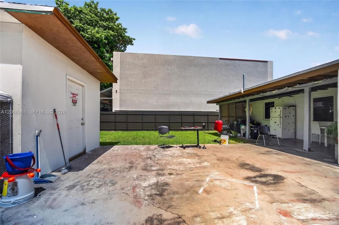 For Sale: $800,000 (4 beds, 3 baths, 1292 Square Feet)