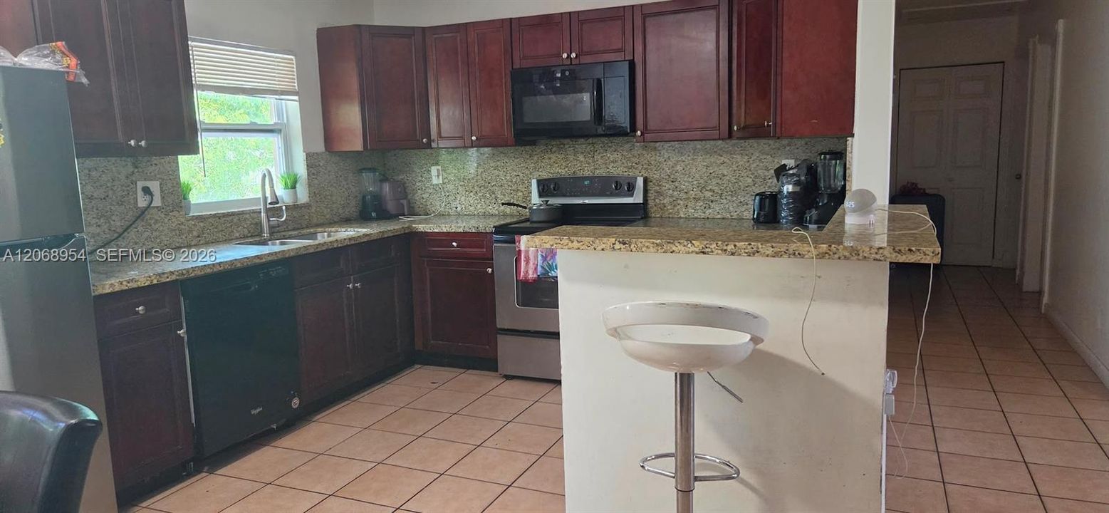 For Sale: $470,000 (3 beds, 2 baths, 1278 Square Feet)