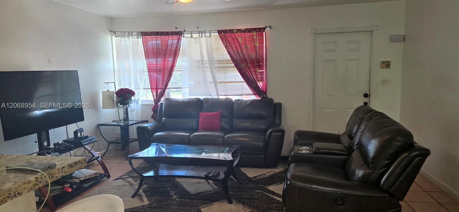 For Sale: $470,000 (3 beds, 2 baths, 1278 Square Feet)
