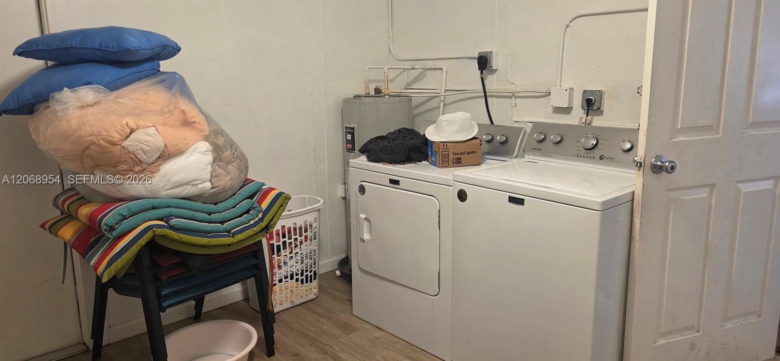 For Sale: $470,000 (3 beds, 2 baths, 1278 Square Feet)