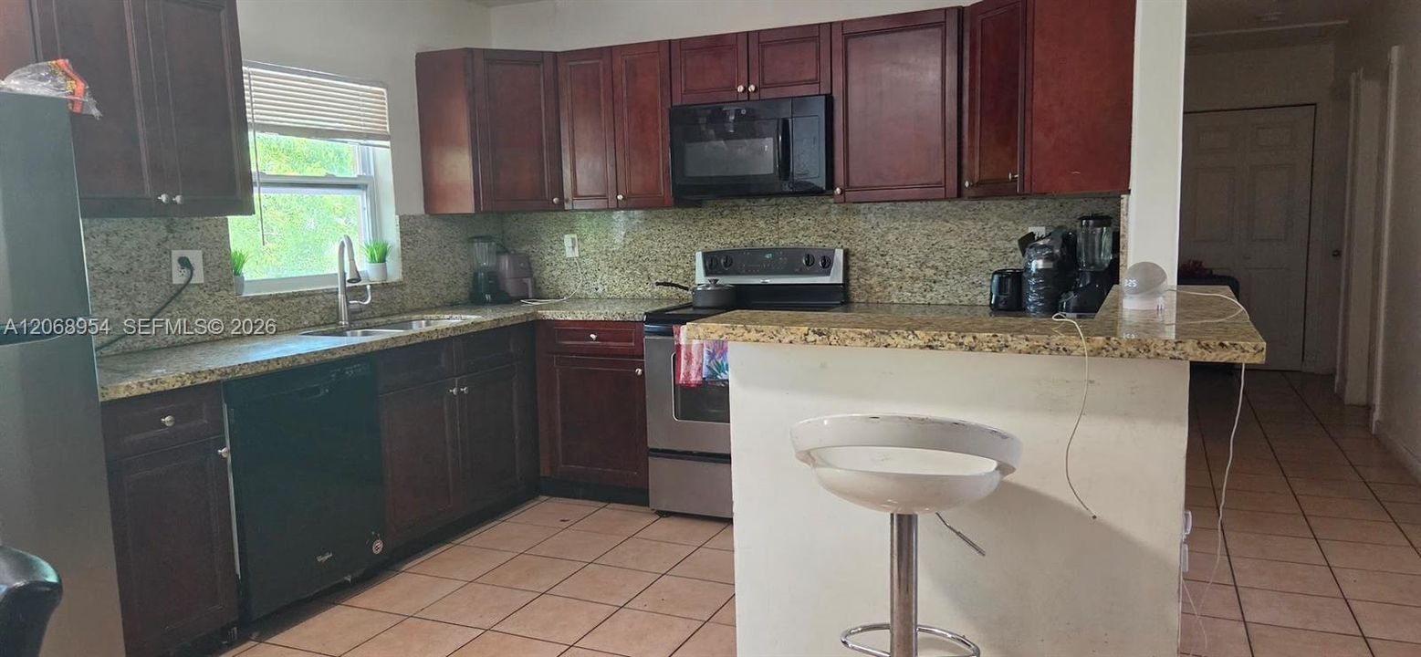 For Sale: $470,000 (3 beds, 2 baths, 1278 Square Feet)