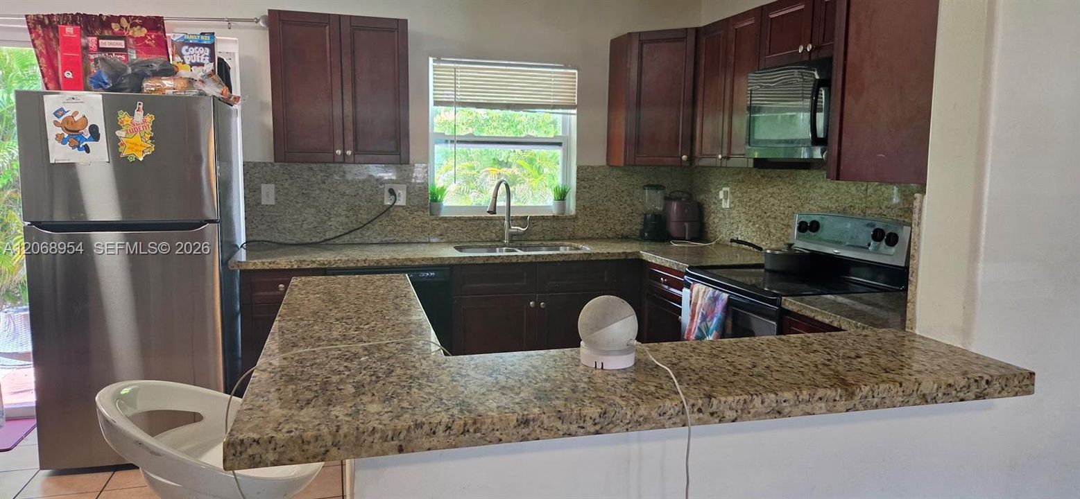 For Sale: $470,000 (3 beds, 2 baths, 1278 Square Feet)