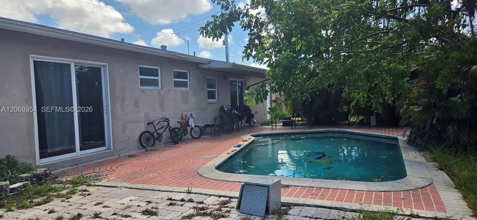 For Sale: $470,000 (3 beds, 2 baths, 1278 Square Feet)