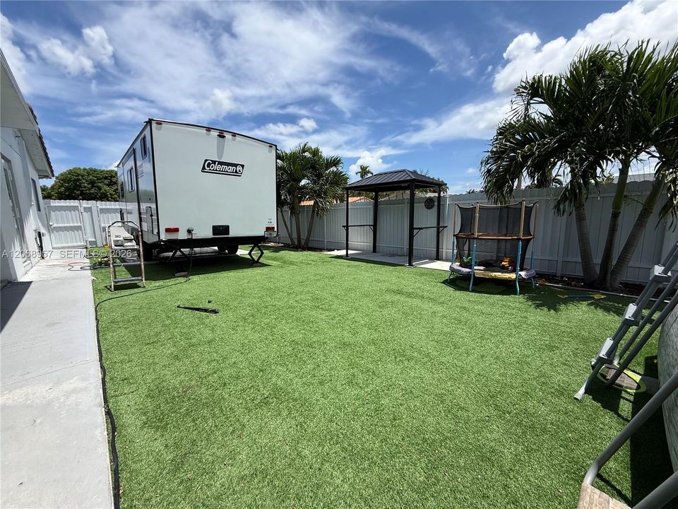 For Rent: $2,600 (2 beds, 1 baths, 1467 Square Feet)