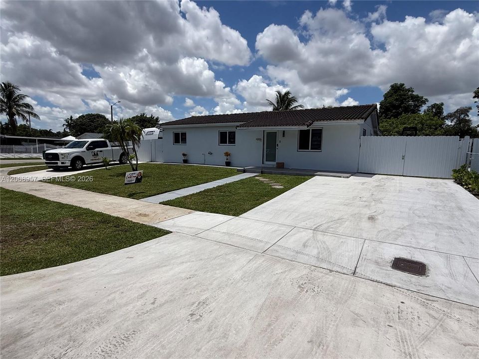 For Rent: $2,600 (2 beds, 1 baths, 1467 Square Feet)
