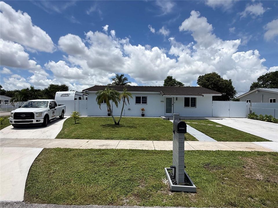 For Rent: $2,600 (2 beds, 1 baths, 1467 Square Feet)