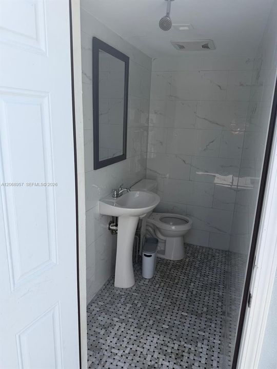 For Rent: $2,600 (2 beds, 1 baths, 1467 Square Feet)