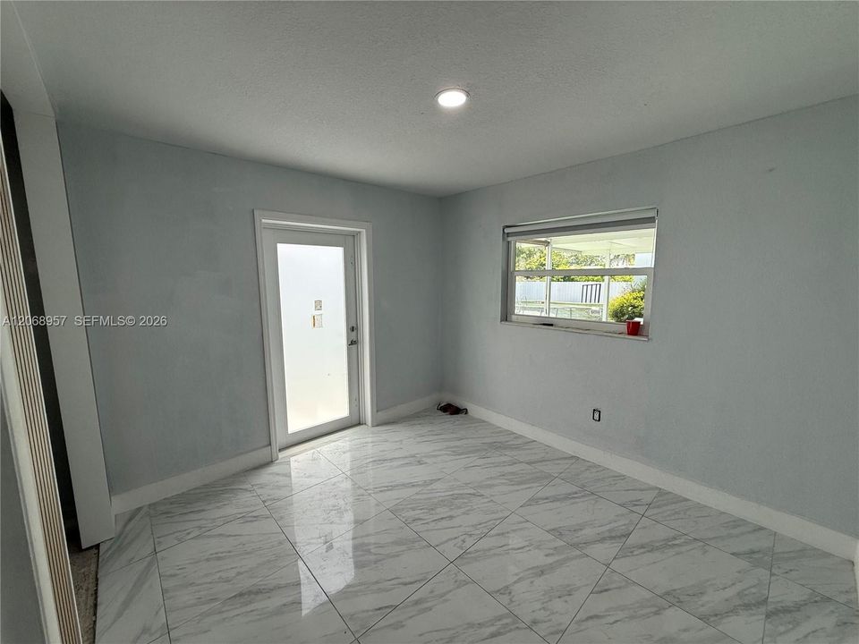 For Rent: $2,600 (2 beds, 1 baths, 1467 Square Feet)