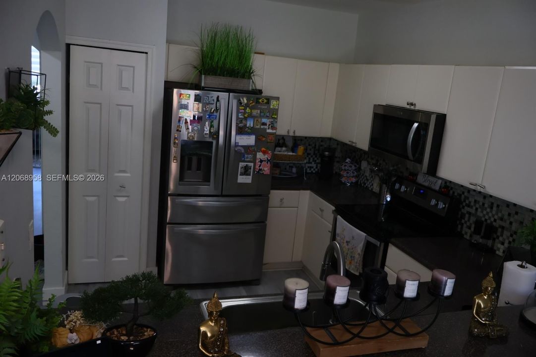 For Sale: $465,000 (3 beds, 2 baths, 1450 Square Feet)