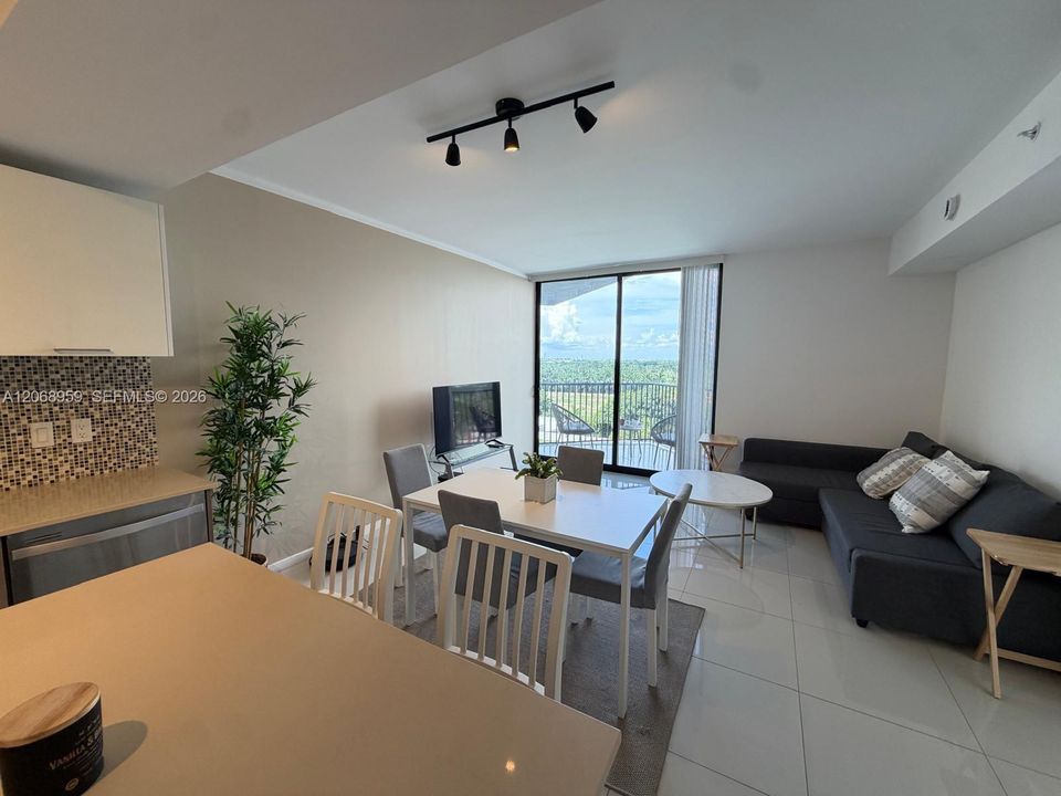 For Rent: $2,900 (1 beds, 1 baths, 777 Square Feet)
