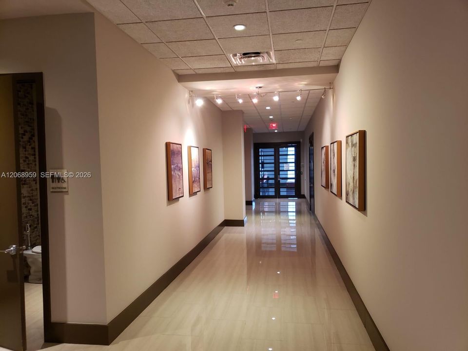 For Rent: $2,900 (1 beds, 1 baths, 777 Square Feet)
