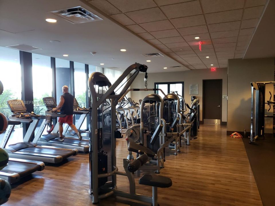 For Rent: $2,900 (1 beds, 1 baths, 777 Square Feet)