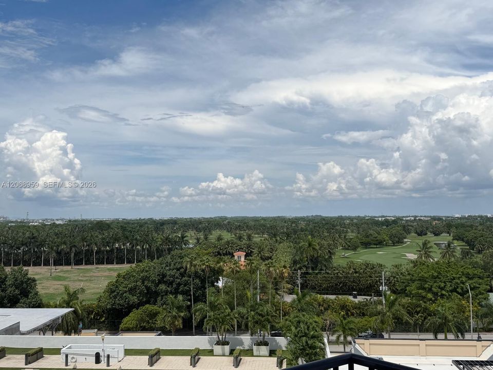 For Rent: $2,900 (1 beds, 1 baths, 777 Square Feet)
