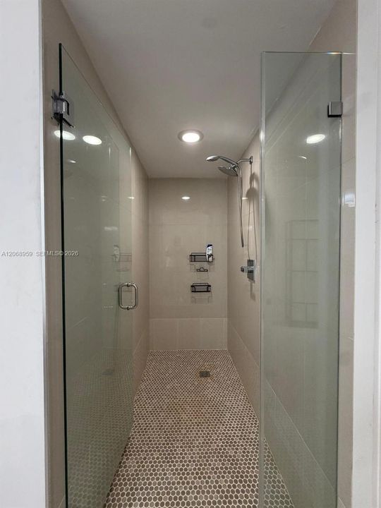 For Rent: $2,900 (1 beds, 1 baths, 777 Square Feet)