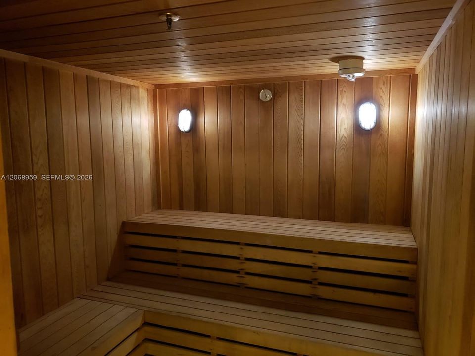 For Rent: $2,900 (1 beds, 1 baths, 777 Square Feet)