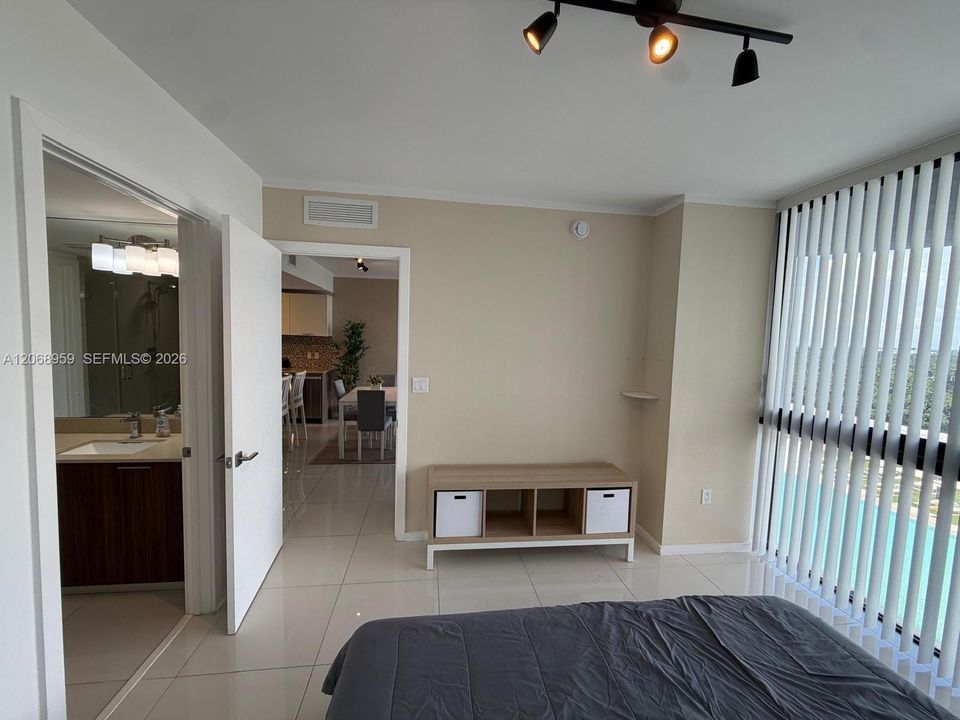 For Rent: $2,900 (1 beds, 1 baths, 777 Square Feet)