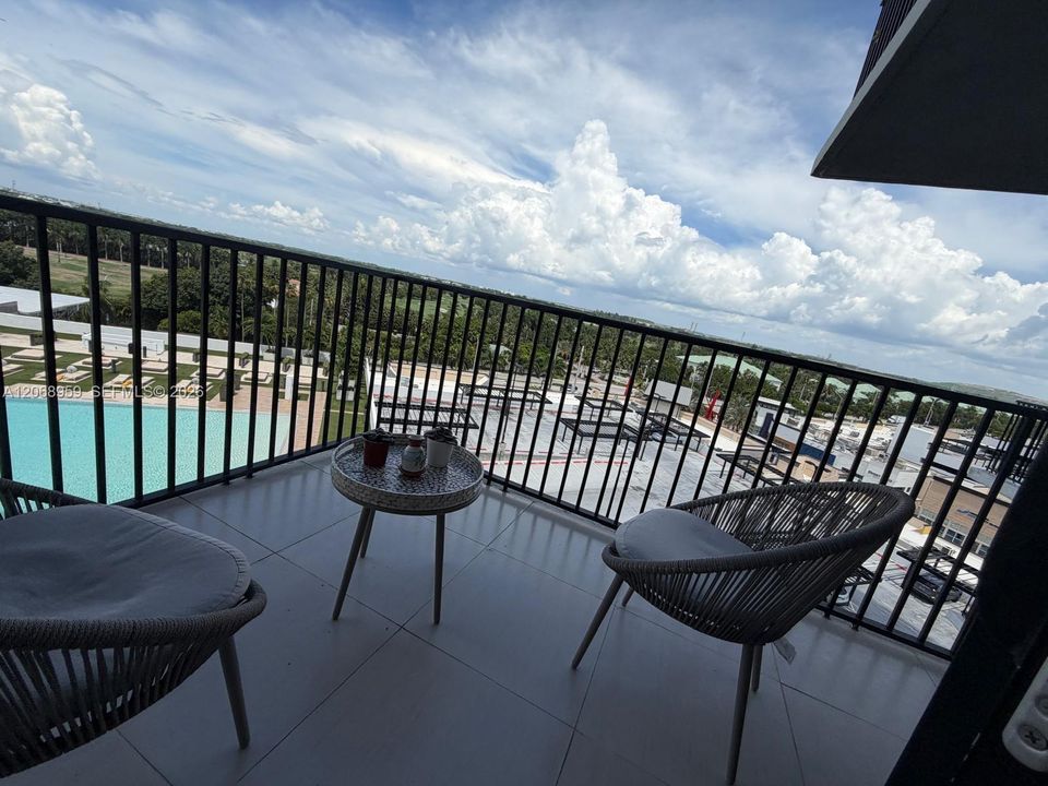 For Rent: $2,900 (1 beds, 1 baths, 777 Square Feet)