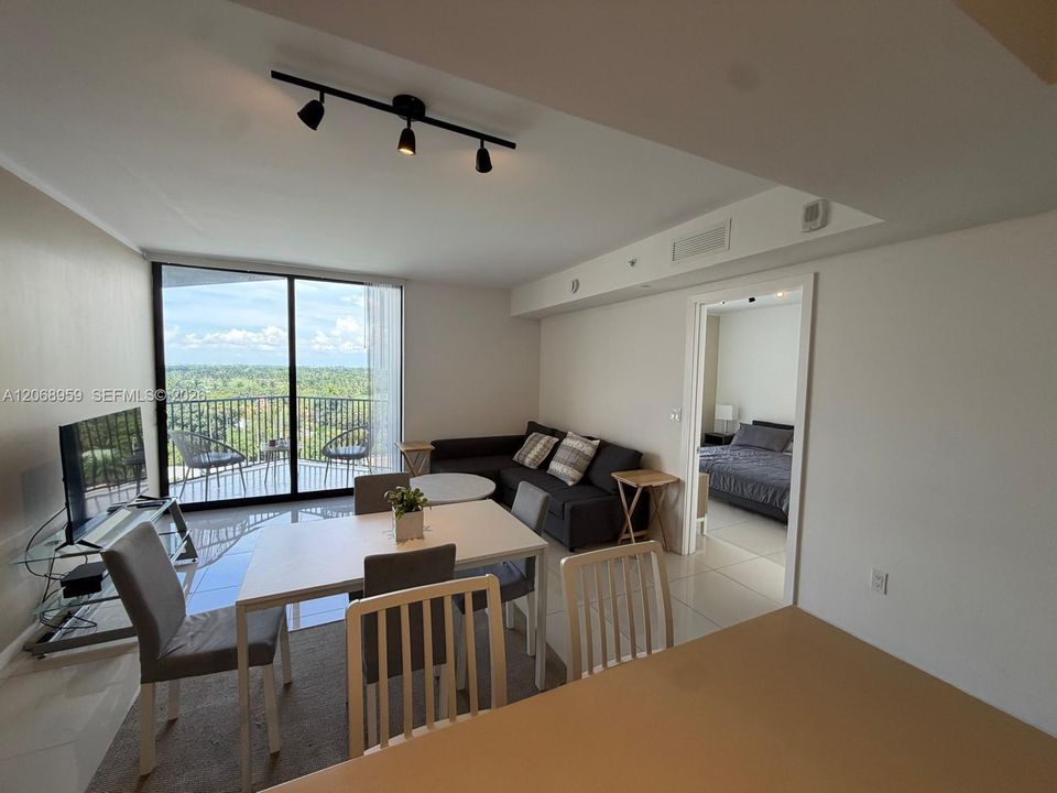For Rent: $2,900 (1 beds, 1 baths, 777 Square Feet)