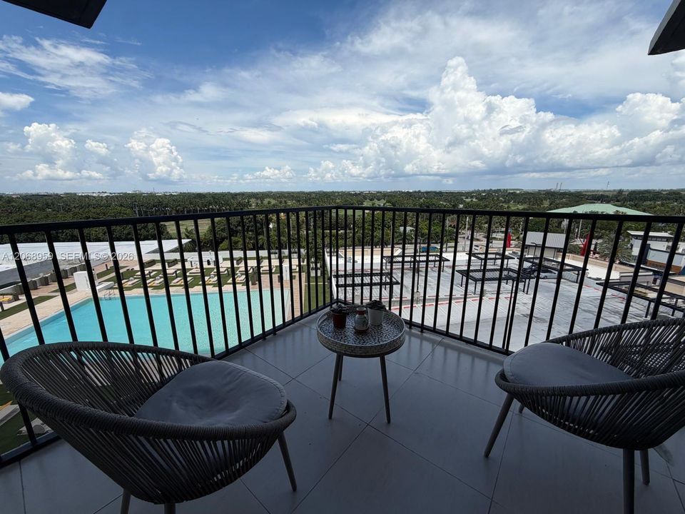 For Rent: $2,900 (1 beds, 1 baths, 777 Square Feet)