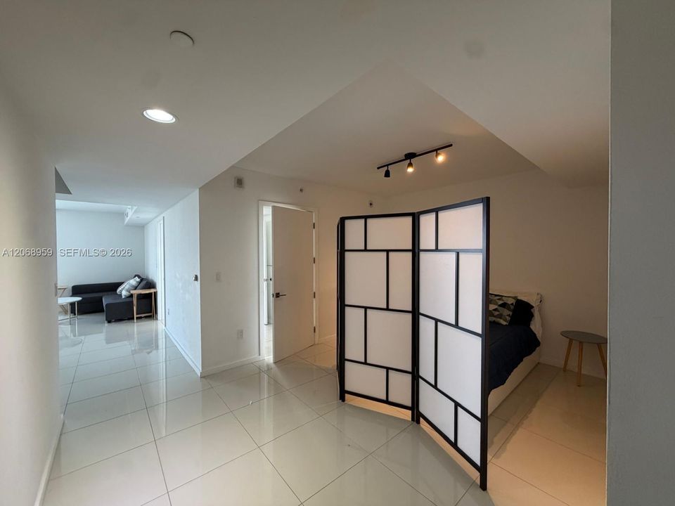 For Rent: $2,900 (1 beds, 1 baths, 777 Square Feet)