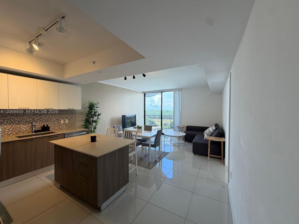 For Rent: $2,900 (1 beds, 1 baths, 777 Square Feet)