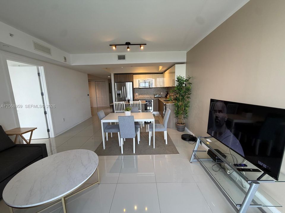 For Rent: $2,900 (1 beds, 1 baths, 777 Square Feet)